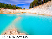 beautiful turquoise color of water in a kaolin quarry near the city of Kyshtym, Chelyabinsk region in Russia. Стоковое фото, фотограф Акиньшин Владимир / Фотобанк Лори
