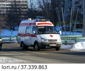 Автомобиль скорой медицинской помощи. Хабаровская улица. Район Гольяново. Город Москва (2013 год). Редакционное фото, фотограф lana1501 / Фотобанк Лори