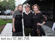 Мария Миронова, Валерий Тодоровский, Евгения Брик (2016 год). Редакционное фото, фотограф Ольга Зиновская / Фотобанк Лори