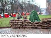 Солдаты в немецкой военной форме с оружием у стен Кафедрального собора. Съёмки сериала «Диверсант. Идеальный штурм». Калининград (2021 год). Редакционное фото, фотограф Сергей Афанасьев / Фотобанк Лори