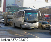 Автобус с надписью "Заказной". Сущевский вал. Район Марьина роща. Город Москва (2013 год). Редакционное фото, фотограф lana1501 / Фотобанк Лори