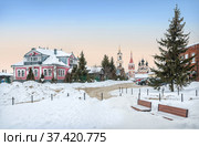 Жилой дом и Лазаревская церковь, Суздаль (2022 год). Редакционное фото, фотограф Baturina Yuliya / Фотобанк Лори