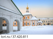 Кресто-Никольская церковь и Торговые Ряды, Суздаль (2022 год). Редакционное фото, фотограф Baturina Yuliya / Фотобанк Лори
