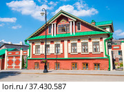 Улица Каюма Насыри, дом 11. Старо-Татарская слобода. Летний солнечный день. Татарстан. Казань. Россия (2021 год). Редакционное фото, фотограф E. O. / Фотобанк Лори