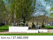 Приморский мемориальный комплекс (Приморский мемориал). Артиллерийские орудия. Петергоф, Санкт-Петербург (2018 год). Редакционное фото, фотограф Александр Щепин / Фотобанк Лори