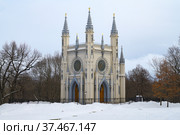 Старинная церковь-капелла святого Александра Невского в парке "Александрия" пасмурным февральским днем. Петергоф (2022 год). Стоковое фото, фотограф Виктор Карасев / Фотобанк Лори
