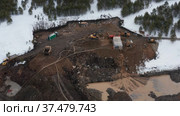 Горный Алтай. Участок добычи золота. Промывка золотоносной породы. Altai mountains. Gold mining site. Gold dredge. Стоковое видео, видеограф Евгений Романов / Фотобанк Лори