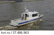 MOSCOW - MAY 7: Boat police of Russia floating on the Moscow river on May 7, 2017 in Moscow, Russia. Стоковое фото, фотограф Фотограф / Фотобанк Лори