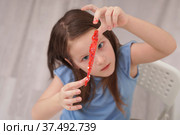 Девочка с красной тянучкой. Стоковое фото, фотограф Надежда Мытник / Фотобанк Лори