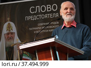 Писатель Владимир Николаевич Крупин. Прозаик, публицист, редактор, педагог на встрече со школьниками. (2022 год). Редакционное фото, фотограф Дмитрий Неумоин / Фотобанк Лори