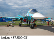 Су-34 -многофункциональный сверхзвуковой истребитель-бомбардировщик на международном авиационном шоу (2017 год). Редакционное фото, фотограф Виктор Карасев / Фотобанк Лори