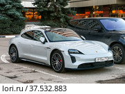 Porsche Taycan (2022 год). Редакционное фото, фотограф Art Konovalov / Фотобанк Лори