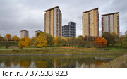 Nikulinsky pond in Schoolchildren park in autumn, Moscow, Russia (2021 год). Стоковое фото, фотограф Алексей Антипов / Фотобанк Лори