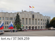 Yaroslavl, Russia, September 05, 2020: The building of the Government of the Yaroslavl Region on Sovetskaya Square. Редакционное фото, фотограф Алексей Антипов / Фотобанк Лори
