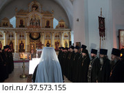 Митрополит Крутицкий и Коломенский Ювеналий на чтении канона Андрея Критского в Тихвинском храме Коломны (2018 год). Редакционное фото, фотограф Дмитрий Неумоин / Фотобанк Лори
