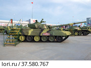 Советский танк Т-72А в экспозиции военно-технического форума "Армия-2020". Парк Патриот. Редакционное фото, фотограф Виктор Карасев / Фотобанк Лори