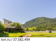 House with a balcony on the banks of the Katun River. Стоковое фото, фотограф Дмитрий Тищенко / Фотобанк Лори