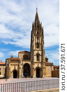 Cathedral of Oviedo on Plaza Alfonso II. Стоковое фото, фотограф Яков Филимонов / Фотобанк Лори