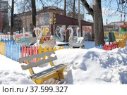 Детский городок аттракционов в Городском парке культуры и отдыха в Павловском Посаде Московской области (2022 год). Редакционное фото, фотограф stargal / Фотобанк Лори