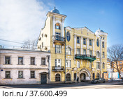 Доходный дом Энгельбрехта, Новокузнецкая улица,  Москва (2022 год). Редакционное фото, фотограф Baturina Yuliya / Фотобанк Лори