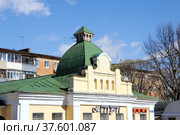 Дом фабриканта Баранова, нач.1900-х гг. на ул. Царская (ул. Кирова) Город Павловский Посад, Московская область. Виды города. Фрагмент (2022 год). Редакционное фото, фотограф stargal / Фотобанк Лори