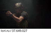 US Special forces soldier aiming with a handgun in the dark. Стоковое видео, видеограф Сергей Толмачёв / Фотобанк Лори