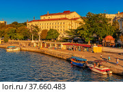 Kornilov Embankment in the Artillery Bay of Sevastopol    Набережная Корнилова в Артиллерийской бухте Севастополя (2020 год). Редакционное фото, фотограф Владимир Ушаров / Фотобанк Лори