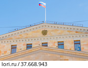 Флаг на здании Генеральной Прокуратуры Российской Федерации. Улица Петровка. Москва (2022 год). Редакционное фото, фотограф E. O. / Фотобанк Лори
