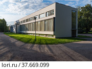 Здание библиотеки по проекту финского архитектора Алвара Аалто. Выборг, Россия (2021 год). Стоковое фото, фотограф Дымов Игорь / Фотобанк Лори