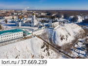 Тобольск зимой. Тобольский кремль - самая большая каменная крепость в Сибири. Вид с воздуха. Tobolsk in winter. Tobolsk Kremlin - the sole stone fortress in Siberia. Aerial view. (2022 год). Редакционное фото, фотограф Евгений Романов / Фотобанк Лори