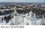Вологда зимой. Пролёт над кремлем. Исторический центр города. Vologda in winter. Flying over the Kremlin. The historical center of the city. (2022 год). Редакционное видео, видеограф Евгений Романов / Фотобанк Лори