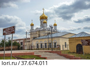 Воскресенский собор на площади Партизан, город Руза, Московская область, Россия (2022 год). Редакционное фото, фотограф Диана Лукьянова / Фотобанк Лори