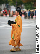 The nobleman from the Prince Konoe Tadahiro retinue at the Jidai Festival. Kyoto. Japan (2007 год). Редакционное фото, фотограф Сергей Пристяжнюк (Serg Zastavkin) / Фотобанк Лори