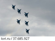 Авиационная группа высшего пилотажа "Русские витязи" в небе на Международном авиационно-космическом салоне МАКС-2021 в Жуковском, Россия. Редакционное фото, фотограф Free Wind / Фотобанк Лори