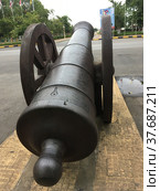 Cannon by Battambang Historical Museum, Cambodia (2020 год). Редакционное фото, фотограф Александр Подшивалов / Фотобанк Лори