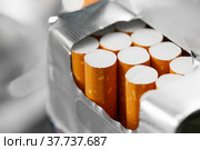 Opened new pack of cigarettes close up. Стоковое фото, фотограф Сергей Толмачёв / Фотобанк Лори