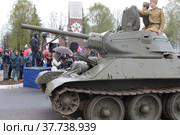 Ногинск. Парад военной техники времён Великой Отечественной войны 9 мая, Т34 (2022 год). Редакционное фото, фотограф Дмитрий Неумоин / Фотобанк Лори