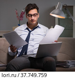 Businessman workaholic working late at home. Стоковое фото, фотограф Elnur / Фотобанк Лори