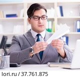 Businessman with paper airplane in office. Стоковое фото, фотограф Elnur / Фотобанк Лори