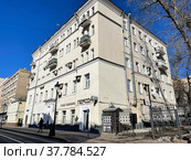 Москва, улица Малая Никитская, дом 20, строение 1. Доходный дом (1893, архитектор И. А. Иванов-Шиц, позднее надстроен) (2022 год). Редакционное фото, фотограф Овчинникова Ирина / Фотобанк Лори