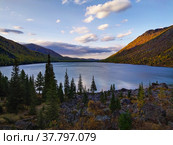 Нижнее Мультинское озеро, Усть-Коксинский район, Республика Алтай. Стоковое фото, фотограф Римма Тельнова / Фотобанк Лори