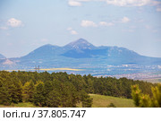 View of Beshtau mountain from Borgustan ridge. Стоковое фото, фотограф Юлия Бабкина / Фотобанк Лори