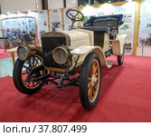 Старинный автомобиль Hispano-Suiza 12/15HP крупным планом. Автошоу "Олдтаймер-Галерея". Санкт-Петербург (2022 год). Редакционное фото, фотограф Виктор Карасев / Фотобанк Лори