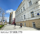 Главный дом усадьбы В. И. Шуберта (1892, архитектор В. П. Загорский). Россия, город Москва, Садовая-Кудринская улица, дом 6 строение 1 (2022 год). Редакционное фото, фотограф Овчинникова Ирина / Фотобанк Лори