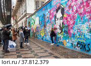 John Lennon wall in Prague (2020 год). Редакционное фото, фотограф Юлия Бабкина / Фотобанк Лори