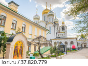 Вид на собор Рождества Пресвятой Богородицы (Рождественский собор). Зачатьевский монастырь. Весенний день. Москва. Россия (2022 год). Редакционное фото, фотограф E. O. / Фотобанк Лори