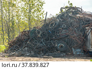 Copper cables for reworking. Processing industry, a pile of old scrap metal, ready for recycling. Scrap metal recycling. Scrap copper cable for reworking. Processing industry, a pile of old scrap. Стоковое фото, фотограф Руслан Лесков / Фотобанк Лори