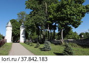 Вход в Пушкинский парк Полотняного Завода (2022 год). Редакционное фото, фотограф Дмитрий Неумоин / Фотобанк Лори