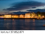 Санкт-Петербург. Санкт-Петербургский Государственный университет. Восточный Факультет в вечернее время (2022 год). Редакционное фото, фотограф Литвяк Игорь / Фотобанк Лори