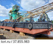 Плавкран на берегу. Череповец (2022 год). Стоковое фото, фотограф Кургузкин Константин Владимирович / Фотобанк Лори